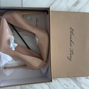 Elisabeth Lang new patent leather beige pumps